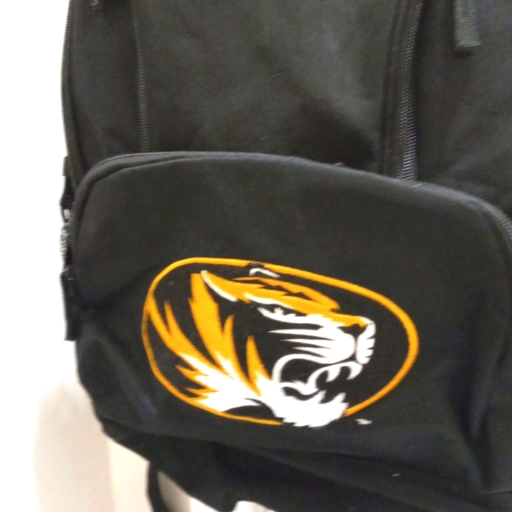 Mizzou Backpack, 4 Zipper Pockets With Mizzou beanie